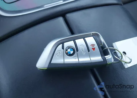 2021 BMW M760I xDrive z USA, uszkodzony, nr VIN WBA7U6C05MCE58977